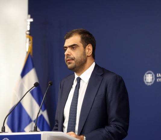 Ενημέρωση των πολιτικών συντακτών και ανταποκριτών ξένου Τύπου από τον Υφυπουργό παρά τω Πρωθυπουργώ και Κυβερνητικό Εκπρόσωπο Παύλο Μαρινάκη