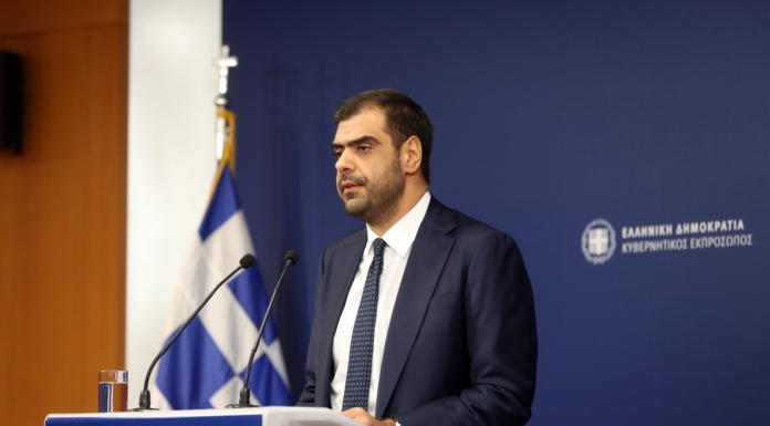 Ενημέρωση των πολιτικών συντακτών και ανταποκριτών ξένου Τύπου από τον Υφυπουργό παρά τω Πρωθυπουργώ και Κυβερνητικό Εκπρόσωπο Παύλο Μαρινάκη