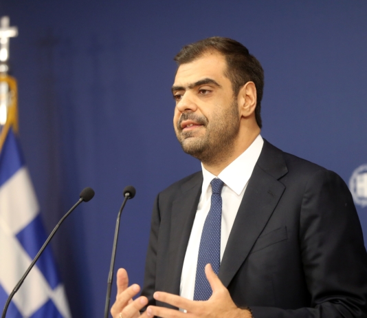 Ενημέρωση των πολιτικών συντακτών και ανταποκριτών ξένου Τύπου από τον Υφυπουργό παρά τω Πρωθυπουργώ και Κυβερνητικό Εκπρόσωπο Παύλο Μαρινάκη