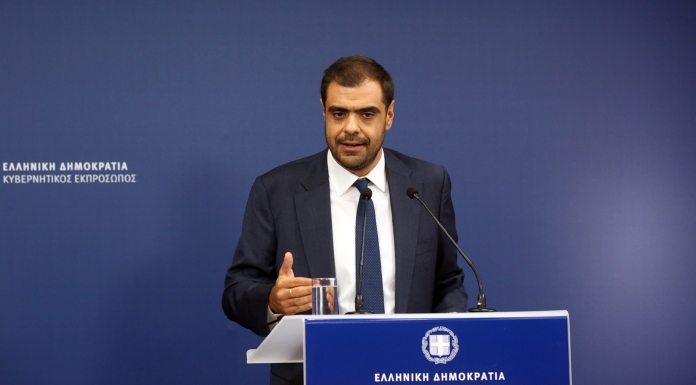 Ενημέρωση πολιτικών συντακτών και ανταποκριτών ξένου Τύπου από τον Υφυπουργού παρά τω Πρωθυπουργώ και Κυβερνητικό Εκπρόσωπο Παύλο Μαρινάκη