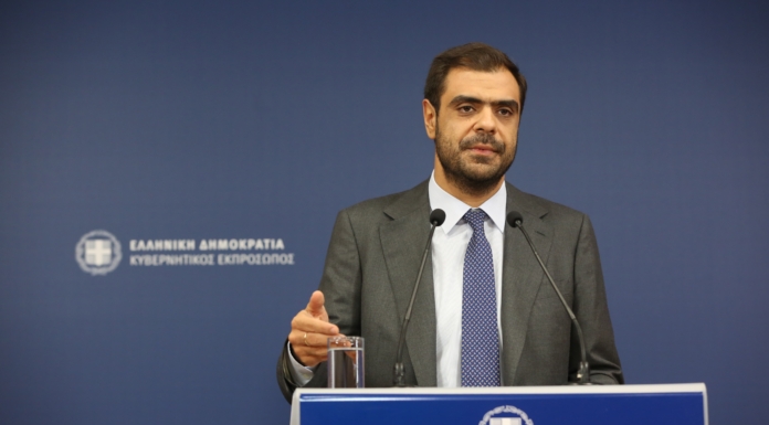 Ενημέρωση των πολιτικών συντακτών και ανταποκριτών ξένου Τύπου από τον Υφυπουργό παρά τω Πρωθυπουργώ και Κυβερνητικό Εκπρόσωπο Παύλο Μαρινάκη