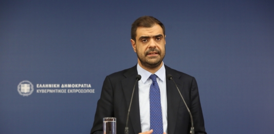 Ενημέρωση των πολιτικών συντακτών και ανταποκριτών ξένου Τύπου από τον Υφυπουργό παρά τω Πρωθυπουργώ και Κυβερνητικό Εκπρόσωπο Παύλο Μαρινάκη