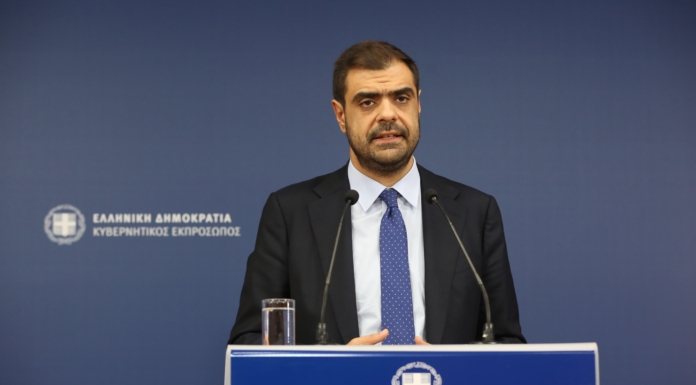 Ενημέρωση των πολιτικών συντακτών και ανταποκριτών ξένου Τύπου από τον Υφυπουργό παρά τω Πρωθυπουργώ και Κυβερνητικό Εκπρόσωπο Παύλο Μαρινάκη