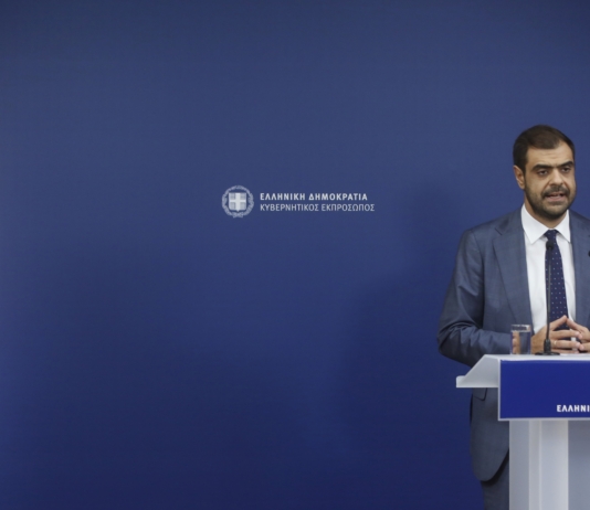 Ενημέρωση των πολιτικών συντακτών και ανταποκριτών ξένου Τύπου από τον Υφυπουργό παρά τω Πρωθυπουργώ και Κυβερνητικό Εκπρόσωπο Παύλο Μαρινάκη