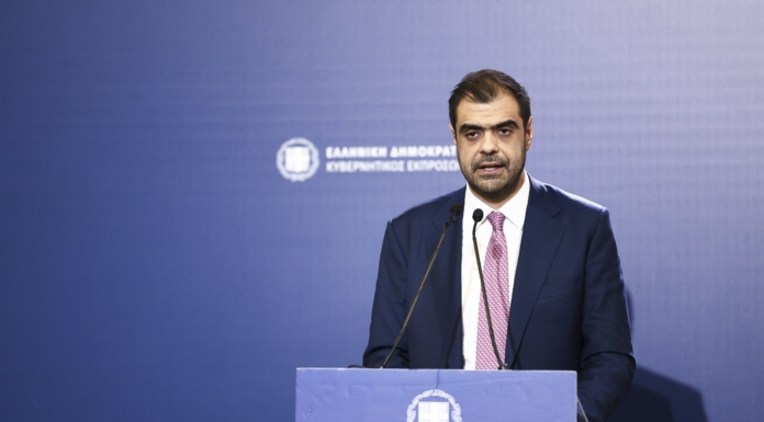 Ενημέρωση των πολιτικών συντακτών και ανταποκριτών ξένου Τύπου από τον Υφυπουργό παρά τω Πρωθυπουργώ και Κυβερνητικό Εκπρόσωπο Παύλο Μαρινάκη